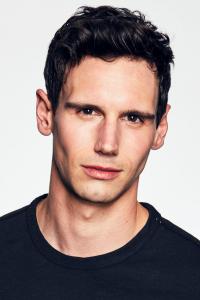 Photo de Cory Michael Smith : actrice