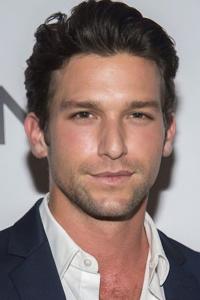 Photo de Daren Kagasoff : acteur